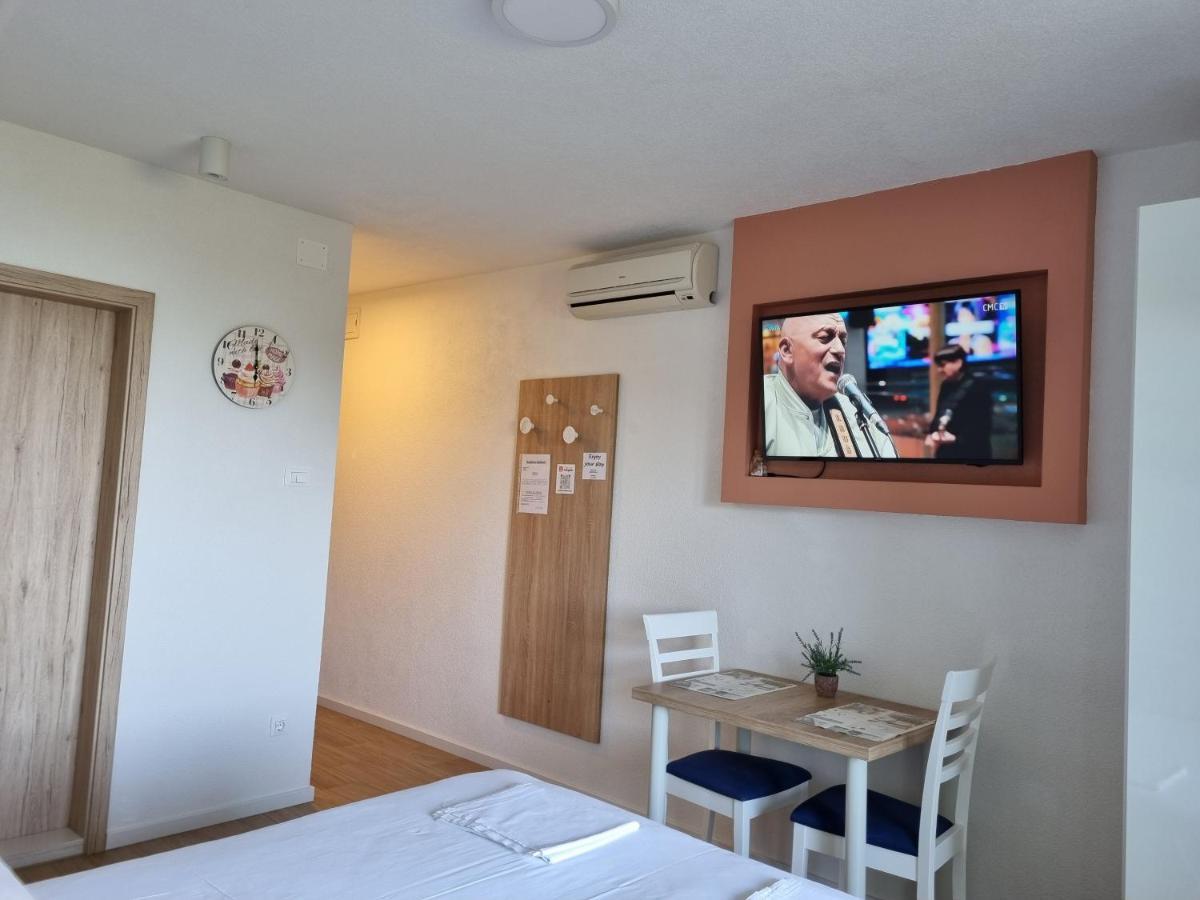 Guesthouse Dominovic Брела Екстериор снимка