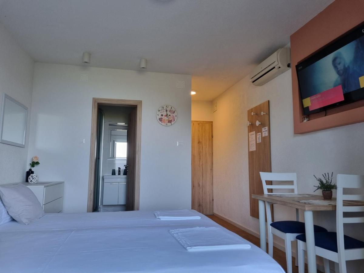 Guesthouse Dominovic Брела Екстериор снимка